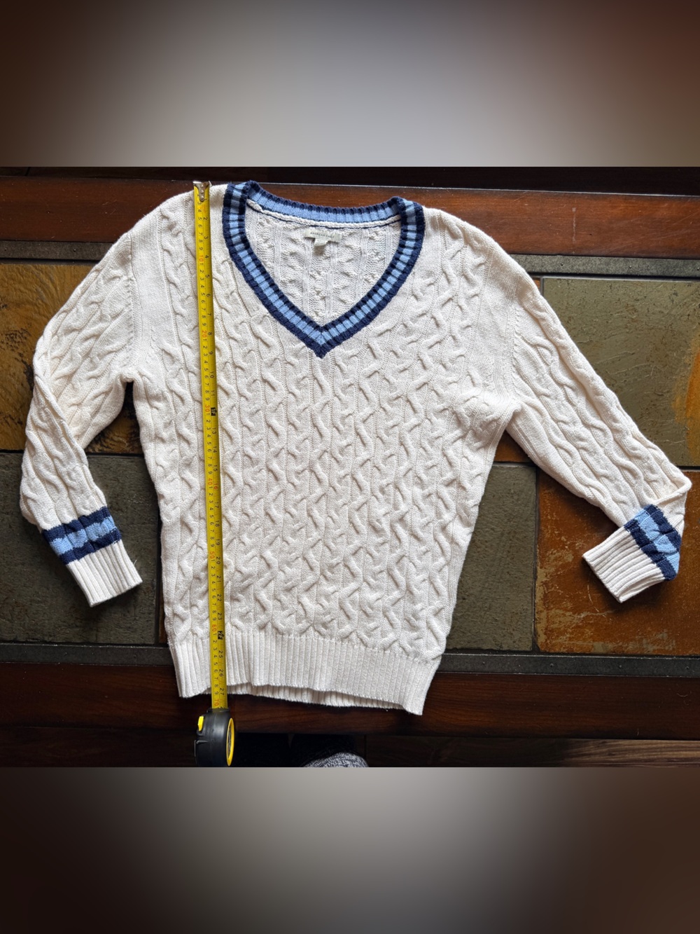 American Eagle small cable knit chunky v neck school girl tennis sweater preppy